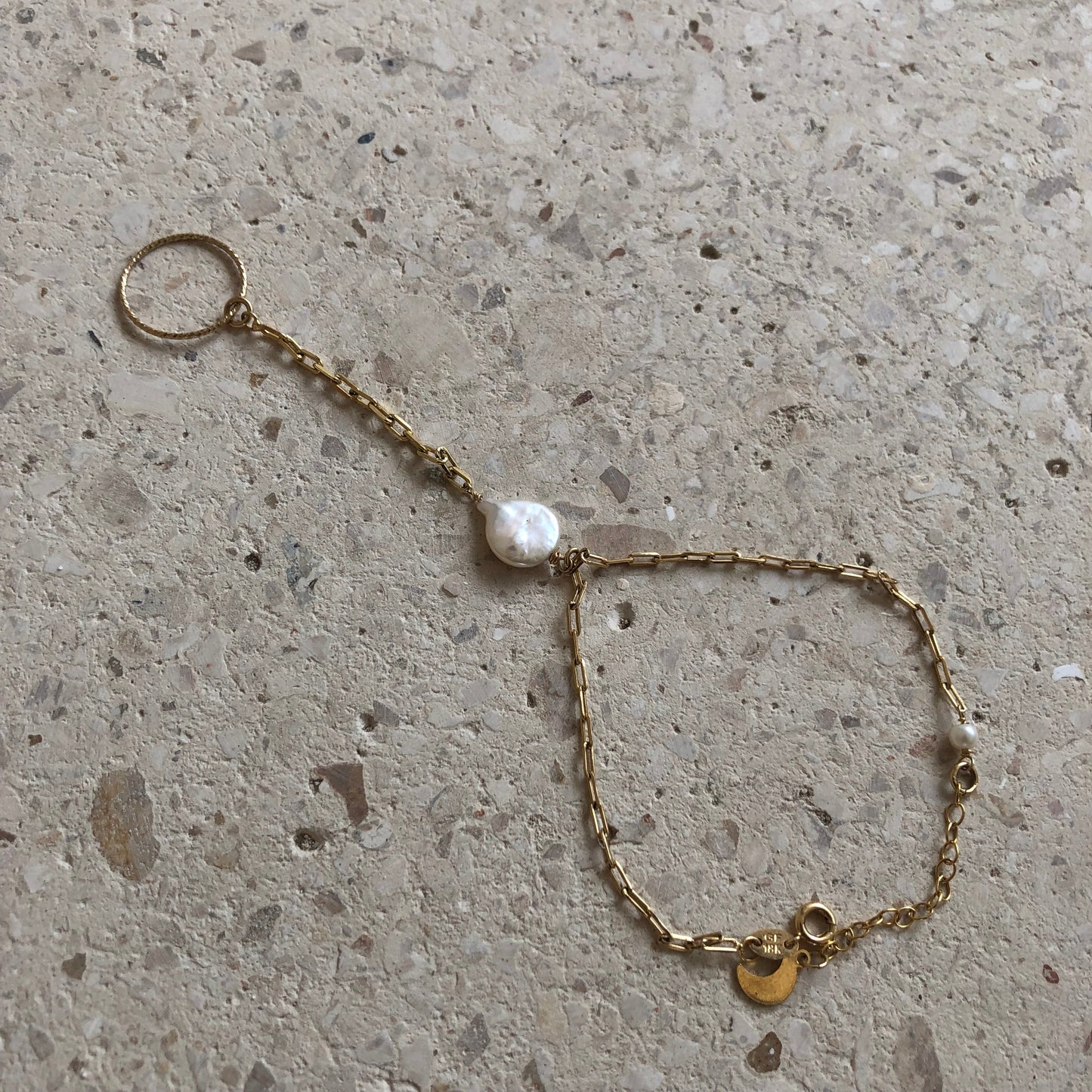 Hammered ring and pearl hand chain